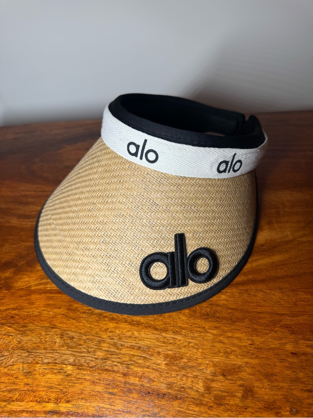 Sun-Visor in Natural/Tan Color. No Brand.